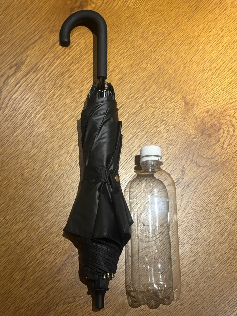 たたんだ2段2wayとペットボトルの長さ比較。収納時43cm