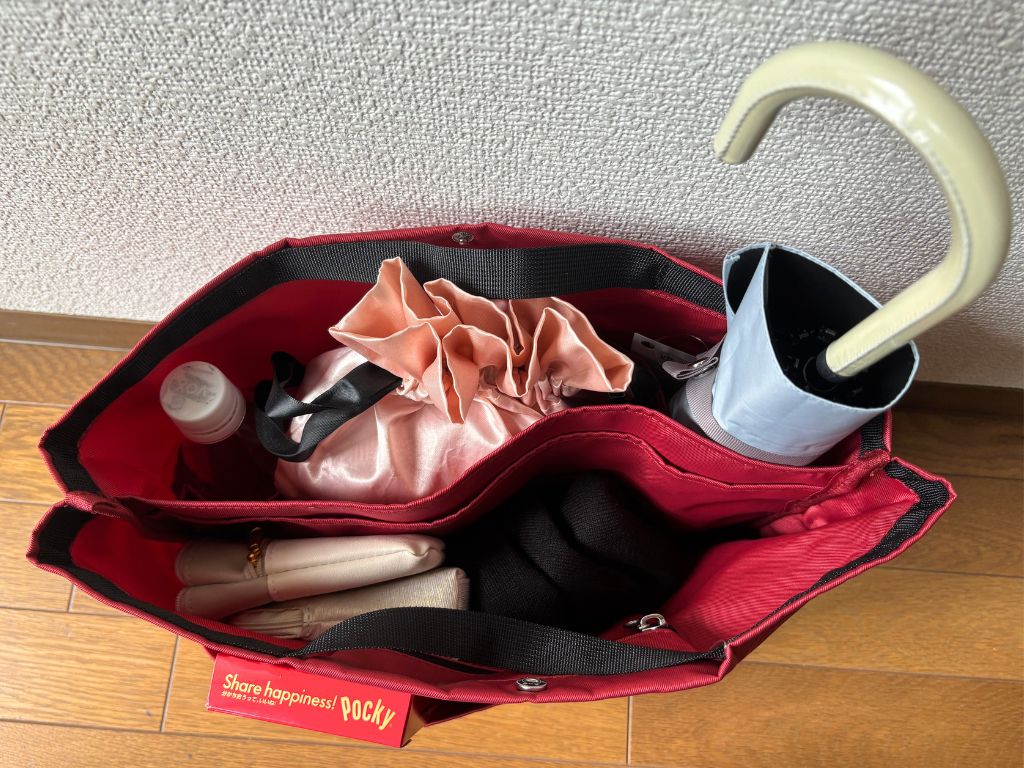 赤バッグの中身 お出かけ小物の整理
